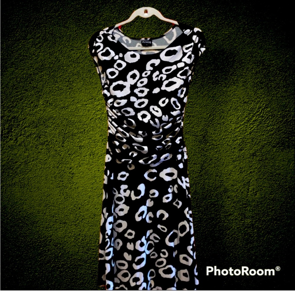 Enfocus Studio Black & White Animal Print Sheath Style Cocktail Dress - Size 14